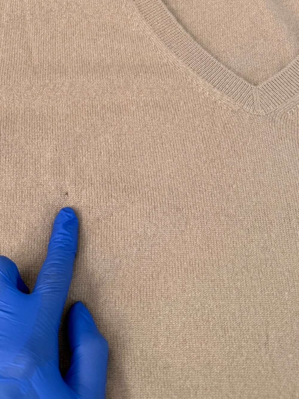 Vince Cashmere Weekend V-Neck Sweater - Picture 4 of 15
